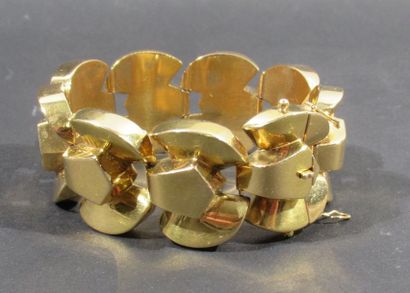 null Important bracelet semi-rigide en or jaune 18 K (750/oo) orné de mailles géométriques...
