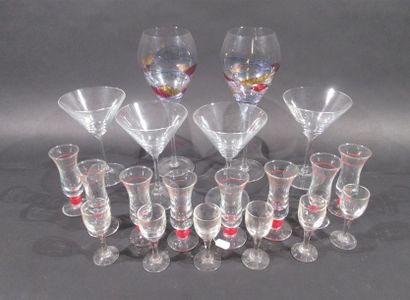 null Lot de verres dépareillés comprenant notamment verres à liqueur, coupes à champage...