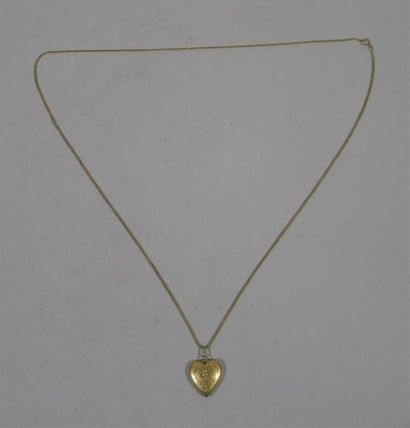 null Pendentif porte-souvenir "Coeur" en or jaune 18 K (750/oo) retenu par une chaîne...