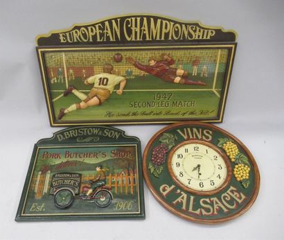 null Reunion de deux plaques en bois peint représentant "European Championship" et...