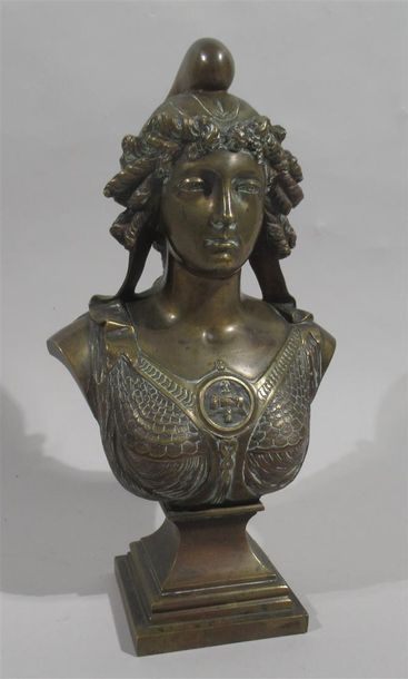 null D. Marie (XXe siècle) "Buste de Marianne" Groupe en bronze à patine mordorée...