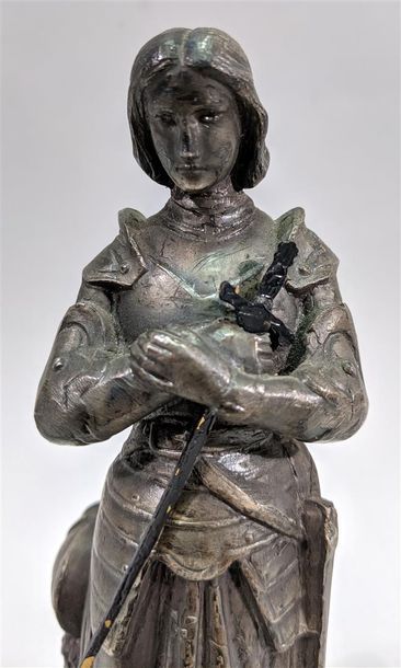 null Ecole du XXe siècle "Jeanne d'Arc" Sujet en métal. Haut. : 16 cm.