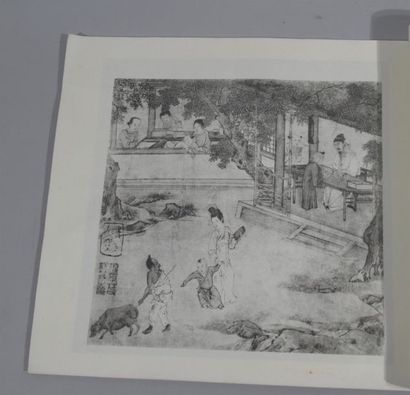 null Album broché contenant un ensemble de reproductions en noir et blanc illustrant...