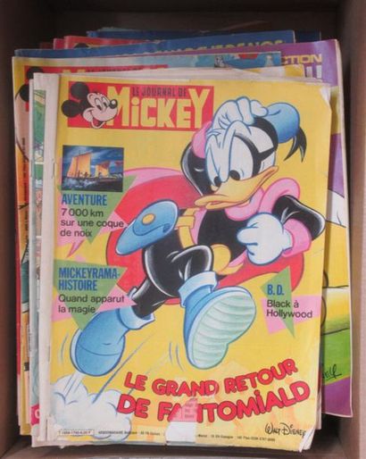 null Mannettes contenant un ensemble de revues JOURNAL DE MICKEY, MICKEY PARADE,...