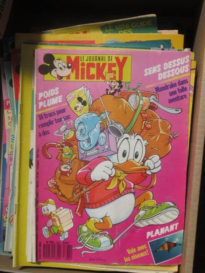 null Mannettes contenant un ensemble de revues JOURNAL DE MICKEY, MICKEY PARADE,...