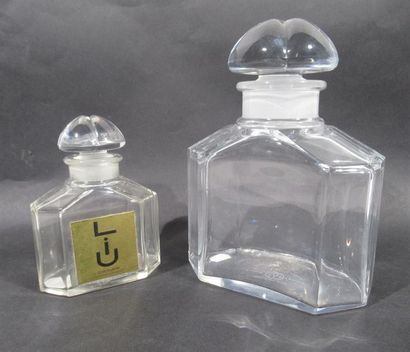 null GUERLAIN PARIS FRANCE - par BACCARAT - Deux flacons de parfum en cristal "Liu"...