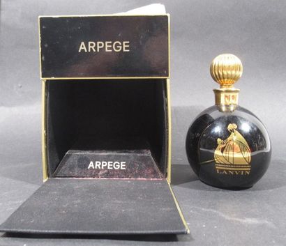 null JEANNE LANVIN - " Arpège " - Flacon modèle "boule noire" en verre opaque noir...