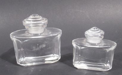 null BACCARAT Deux flacons de parfum en cristal pour Gabilla. Années 1930. Haut....
