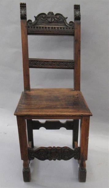 null Chaise de chambre en chêne mouluré et sculpté - Travail de style Louis XIII