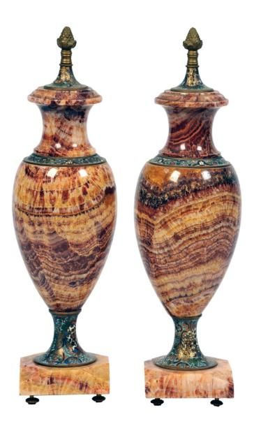 null Deux vases en marbre et cloisonné Haut.: 47 cm