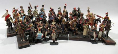 null Collection of 36 little soldiers in polychrome composition - Various periods...