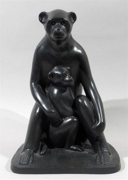 null David MESLY (1918 - 2004)
Famille de singes.
Epreuve en bronze à patine noire...