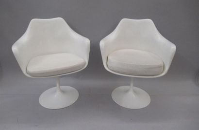 null EERO SAARINEN (1910-1961) & KNOLL (éditeur)
Paire de fauteuils pivotants "Tulipes",...
