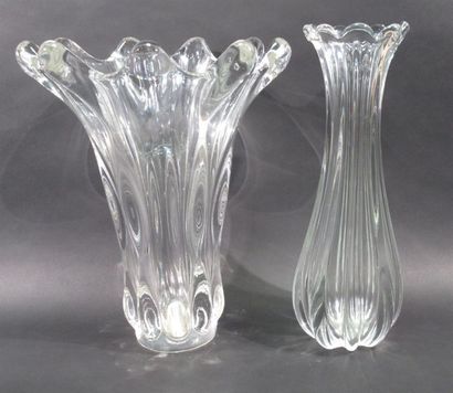 null MURANO - Vase en cristal à décor de vagues - Porte une étiquette - Ht : 39 cm
VANNES...
