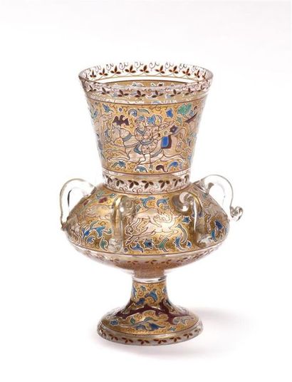 null Vase lampe de mosquée en verre émaillé à décor de scènes de chasse rehaussées...