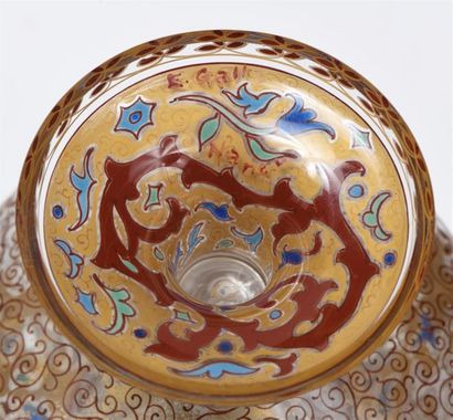 null Vase lampe de mosquée en verre émaillé à décor de scènes de chasse rehaussées...