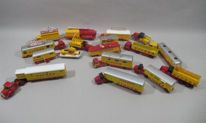 null ALTAYA
Collection of 47 miniature vehicles of the CIRQUE PINDER with their corresponding...