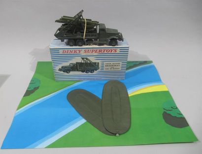 null DINKY TOYS
Brockway with boat bridge - Ref : 884
With all its elements and paper...