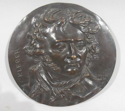 null David d'ANGERS (1788-1856) d'après 
"Kléber"
Médaillon en bronze à patine médaille...