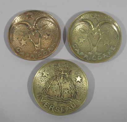 null Max LE VERRIER (1891-1973)
Vide poche circulaire en bronze doré à décor des...
