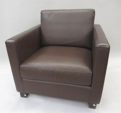 null CATHERINE MEMMI 
Important fauteuil en cuir modèle "Saint Germain" 