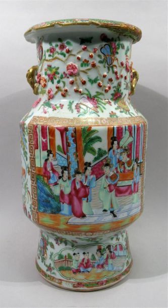 null CHINA, Canton
Porcelain vase with polychrome decoration of palace scenes in...