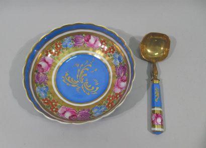 null PULLIVUYT
CREAM SERVICE comprising a round hollow dish and a porcelain ladle...