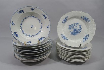 null Manufacture Delemer in ARRAS (1770-1790) Meeting
of eleven porcelain dinner...