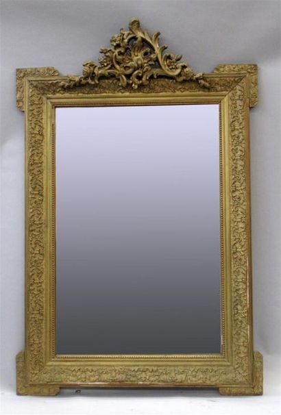 null Gilded wood and stucco MIRROR with acanthus leaf decoration and string of pearls,...
