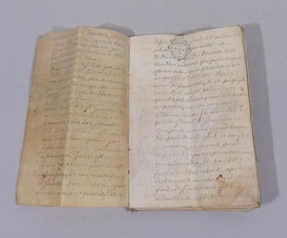 null Ensemble de documents anciens manuscrits dont un volume sur parchemin daté 1733,...