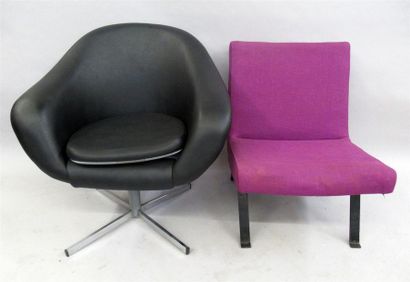 null Shell armchair with black leatherette upholstery - circa 1950
Warmer with purple...