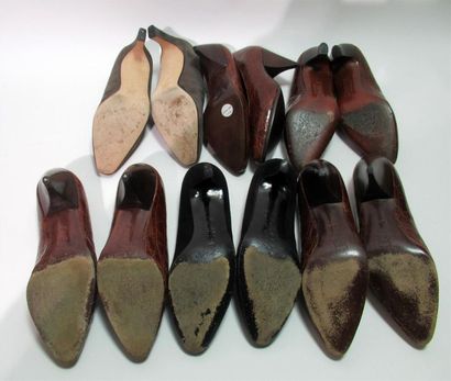 null JOAN & DAVID
Reunion de 6 paires de chaussures dont escarpins en suede noir...