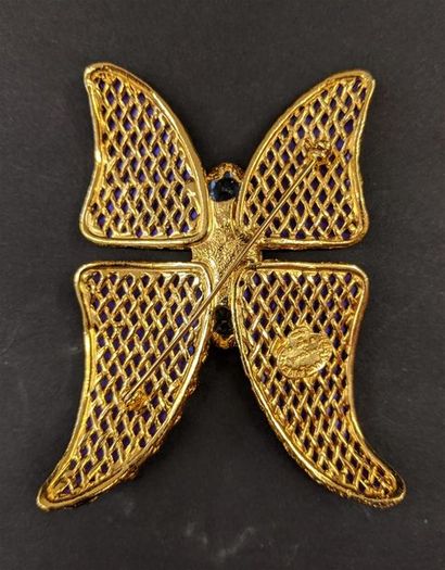 null YVES SAINT LAURENT Rive gauche
Broche en forme de papillon en métal doré à décor...
