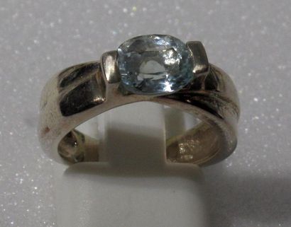 null Bague en argent massif centrée d'une aigue-marine de taille ovale - TDD 50 -...