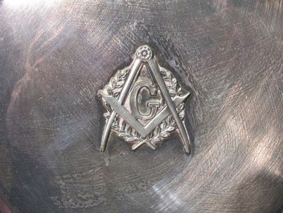 null PLAT en métal argenté franc maçonnique au décor des emblèmes
Diam : 30,5 cm...