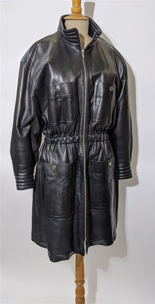 null GEORGES RECH
Manteau en cuir lisse noir ceintré à la taille, 4 poches, taille...
