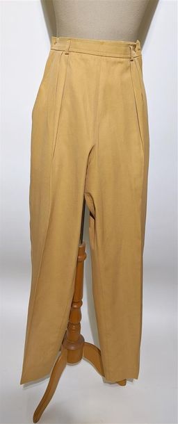 null YVES SAINT-LAURENT Rive Gauche

Pantalon en coton couleur abricot (T36/38)
(Etiquette...