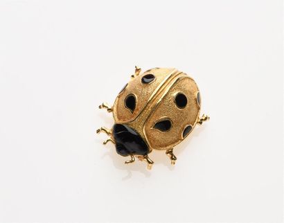 null HERMES PARIS
Broche « coccinelle » en or jaune 18 K (750/oo) et onyx. 
Signée
Poids...