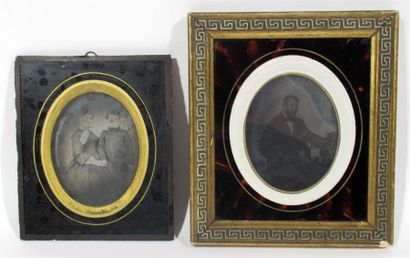 null DAGUERREOTYPES 
« Portraits de famille »
Ensemble de deux daguerréotypes sur...