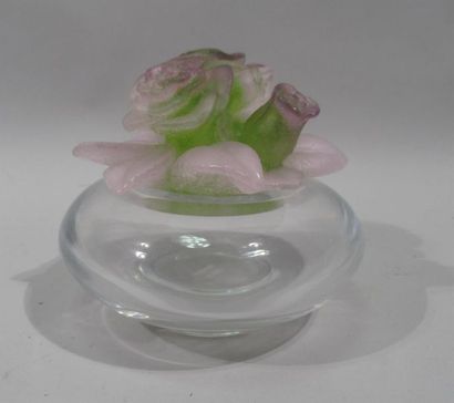 null DAUM FRANCE
Boite couverte modèle "Roses", constitué d'un contenant en cristal...