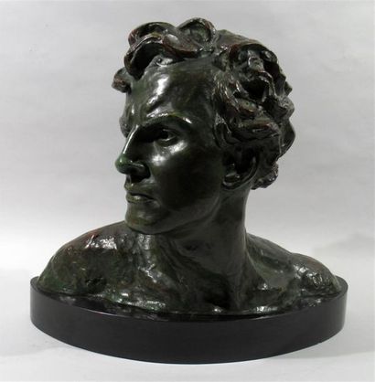 null Alexandre OULINE (act.1918-1940)
"Buste d'homme de profil"
Epreuve en bronze...
