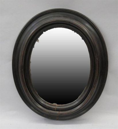 null Miroir de forme ovale avec cadre en poirier noirci - Epoque Napoléon III (accidents)...