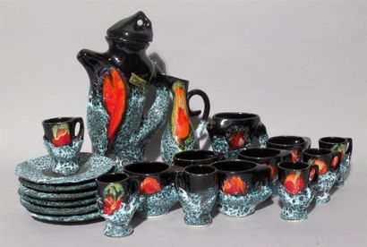 null VALLAURIS (attribué à)
Service à thé café en céramique noire à décor flammé...
