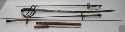 null Lot comprenant un sabre allemand Solingen, une épée de chevet, deux fleurets...