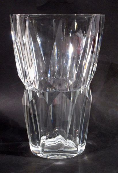 null SAINT-LOUIS Vase en cristal taillé, marque de la manufacture sous la base H:...