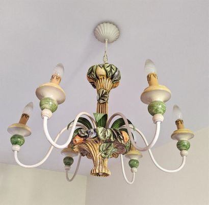 null Lustre à 6 bras de lumière en composition, le fût en forme de corbeille feuillagée...