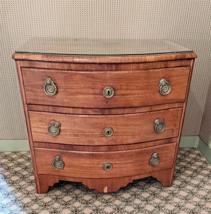 null SMALL WOODEN Veneer COMMODE opening with three drawers, lock entries and brass
drawer...