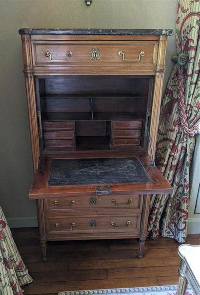 null FOLDING SECRETARY in veneer wood opening with four drawers, the top in veined
black...