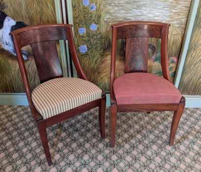 null SUITE OF FOUR CHAIRS with gondola backrest in mahogany and flamed mahogany veneer,...