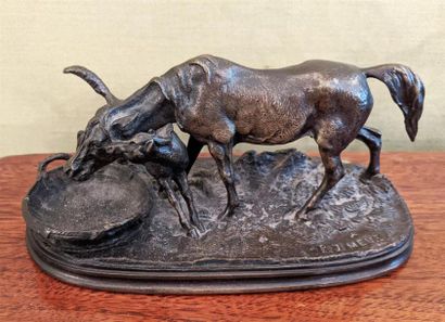 null Pierre-Jules MENE (after)
"Mare and her foal" Bronze
print with dark
brown shaded...